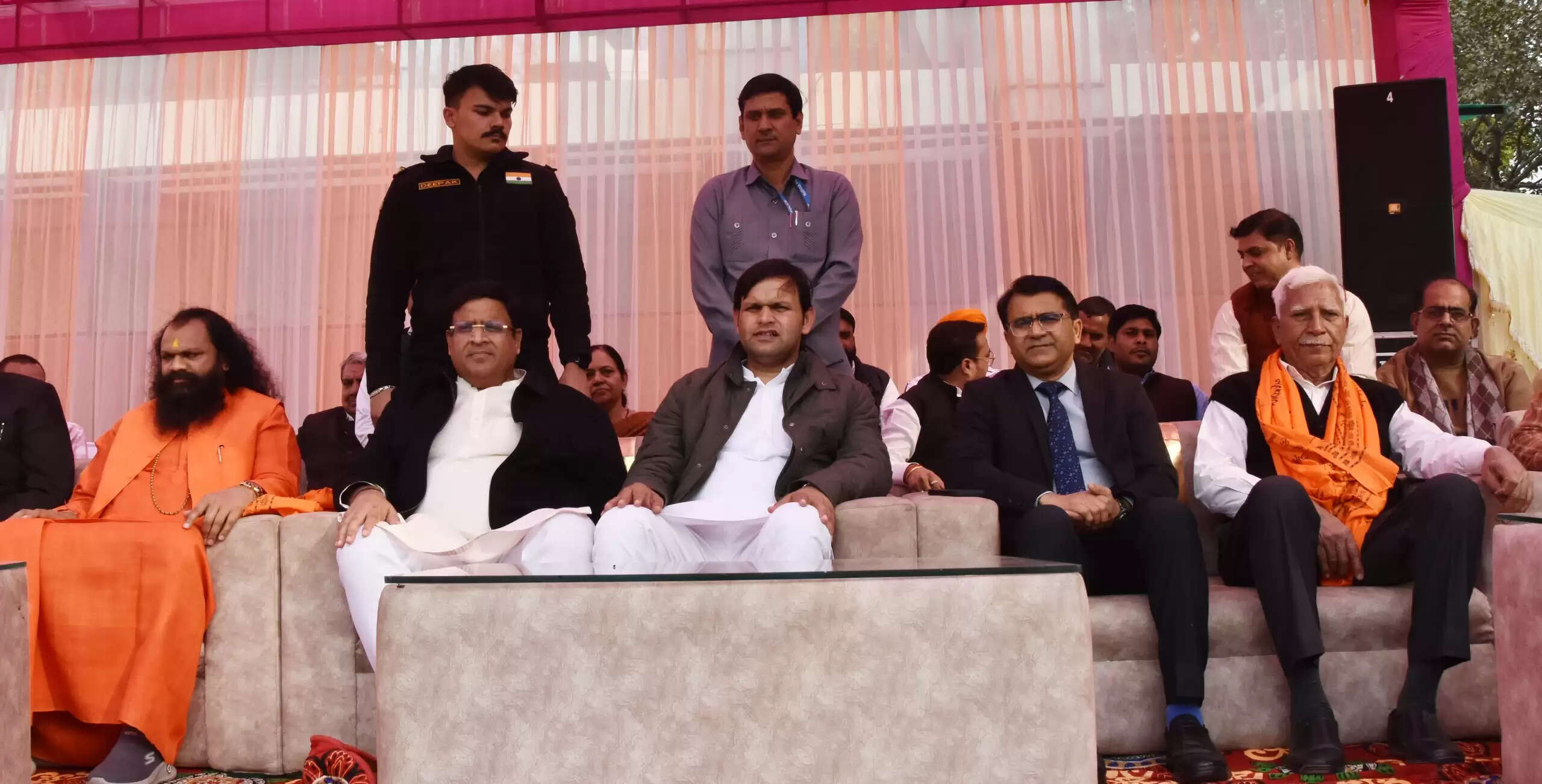 पलवल : कमजोर व जरूरतमंद वर्ग के लिए नि:शुल्क भोजन की व्यवस्था महान सेवा : विपुल गोयल