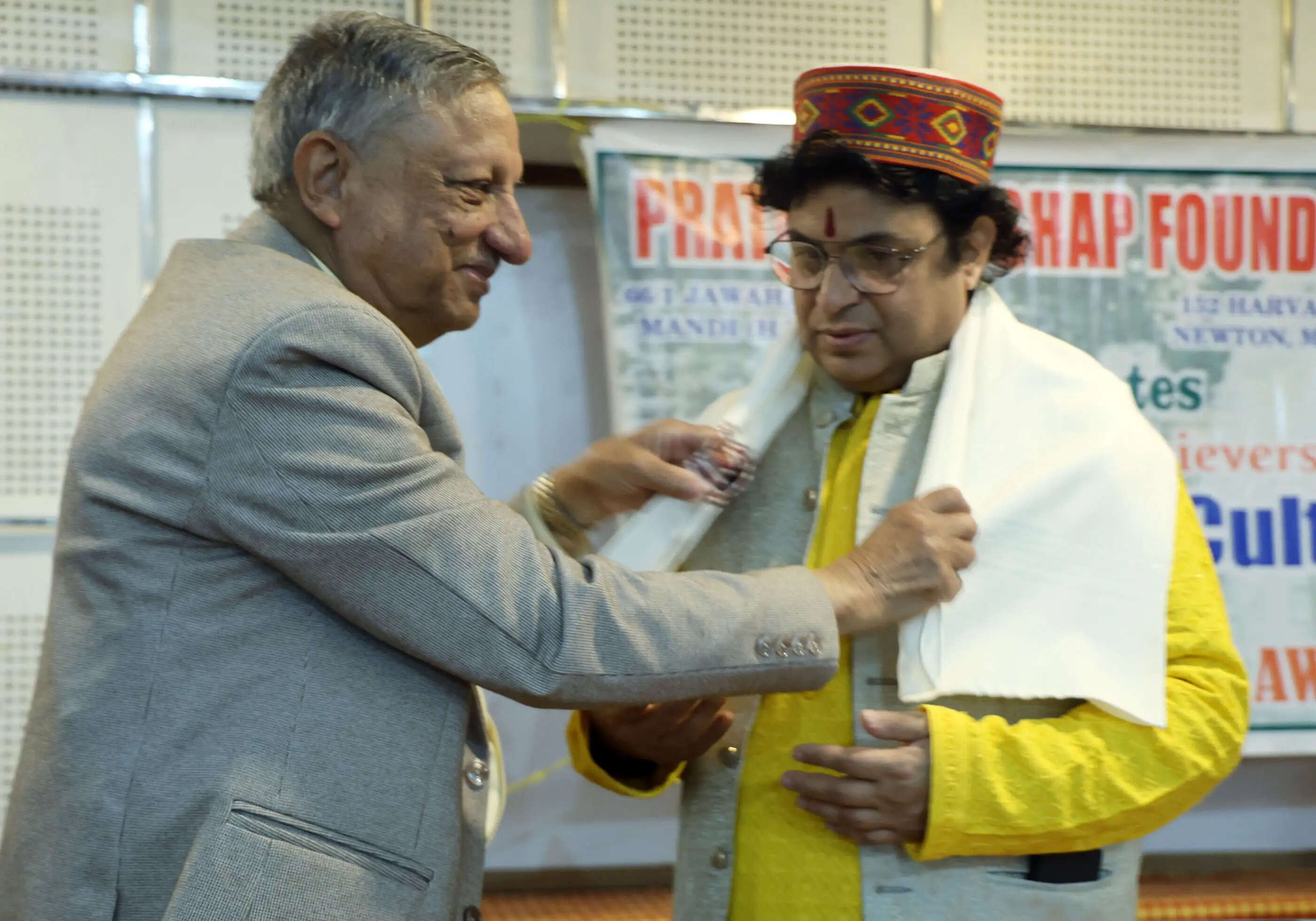 संगीतज्ञ उमेश भारद्वाज प्रतिभा पुष्प अवार्ड से सम्मानित