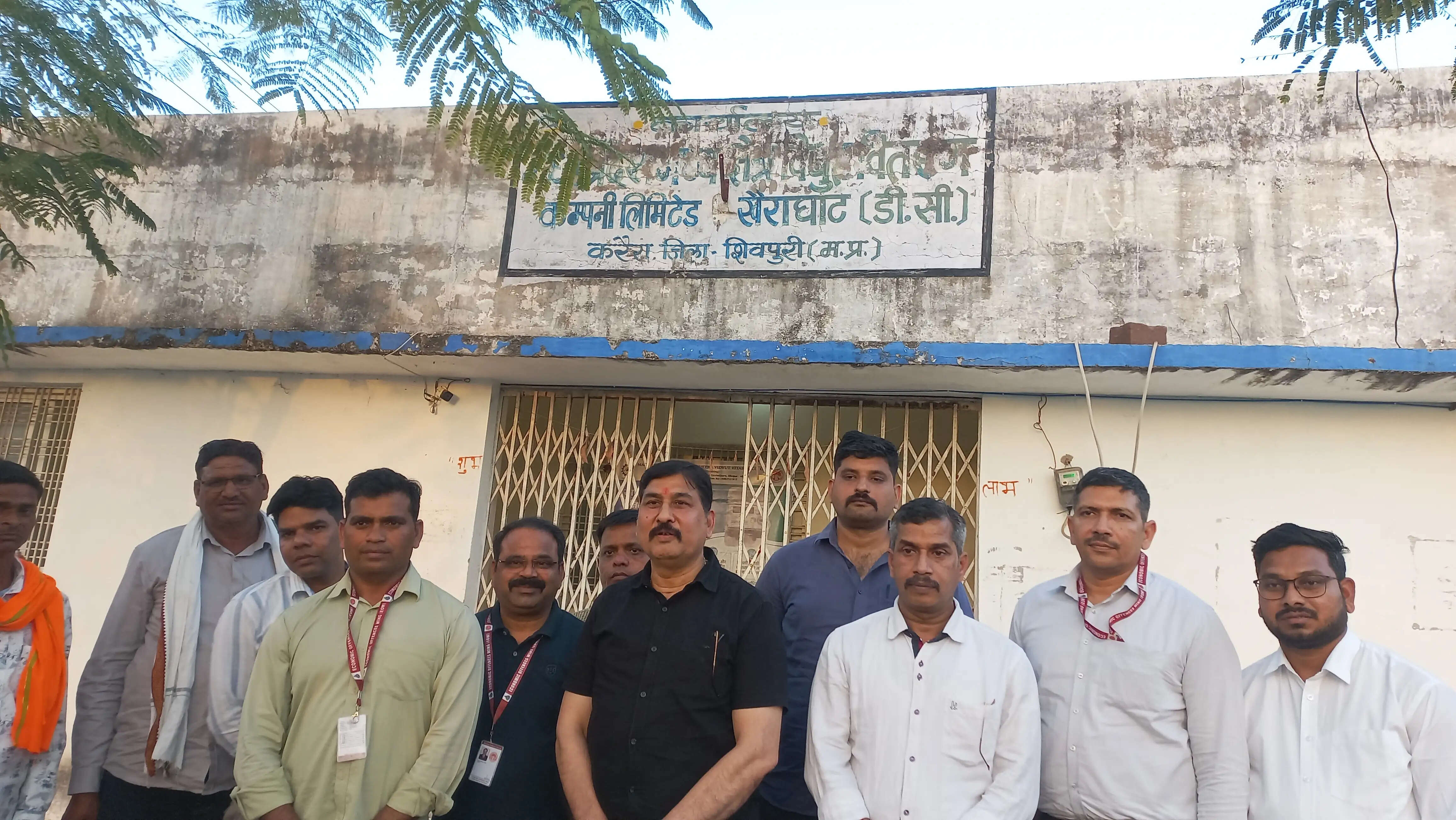 करैरा : ईओडब्ल्यू की कार्रवाई: 20 हजार की रिश्वत लेते कंप्यूटर ऑपरेटर गिरफ्तार, जेई सुजीत मिश्रा मुख्य आरोपी