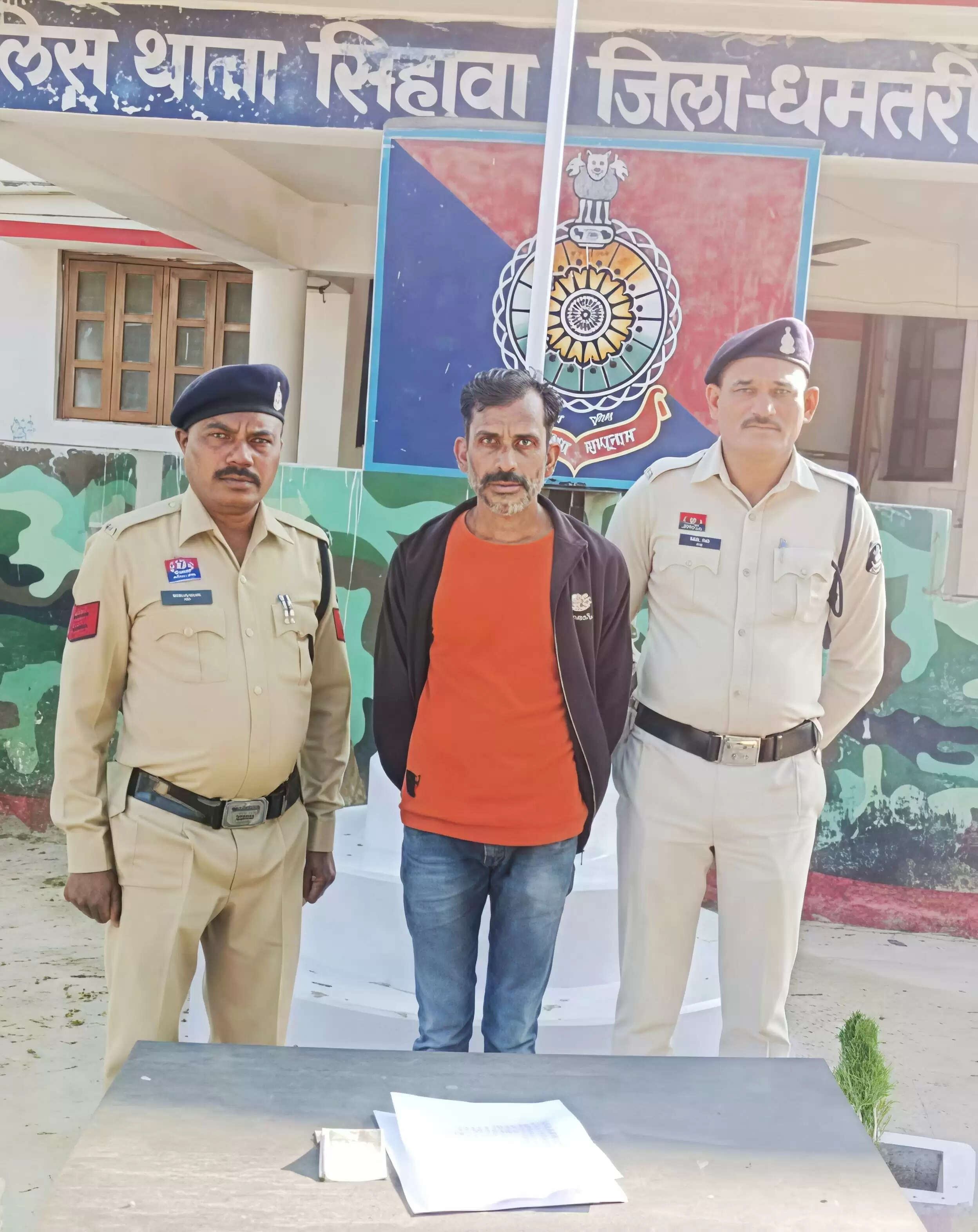 सांकरा में सट्टा पट्टी जुआ खिलाते आरोपित गिरफ्तार