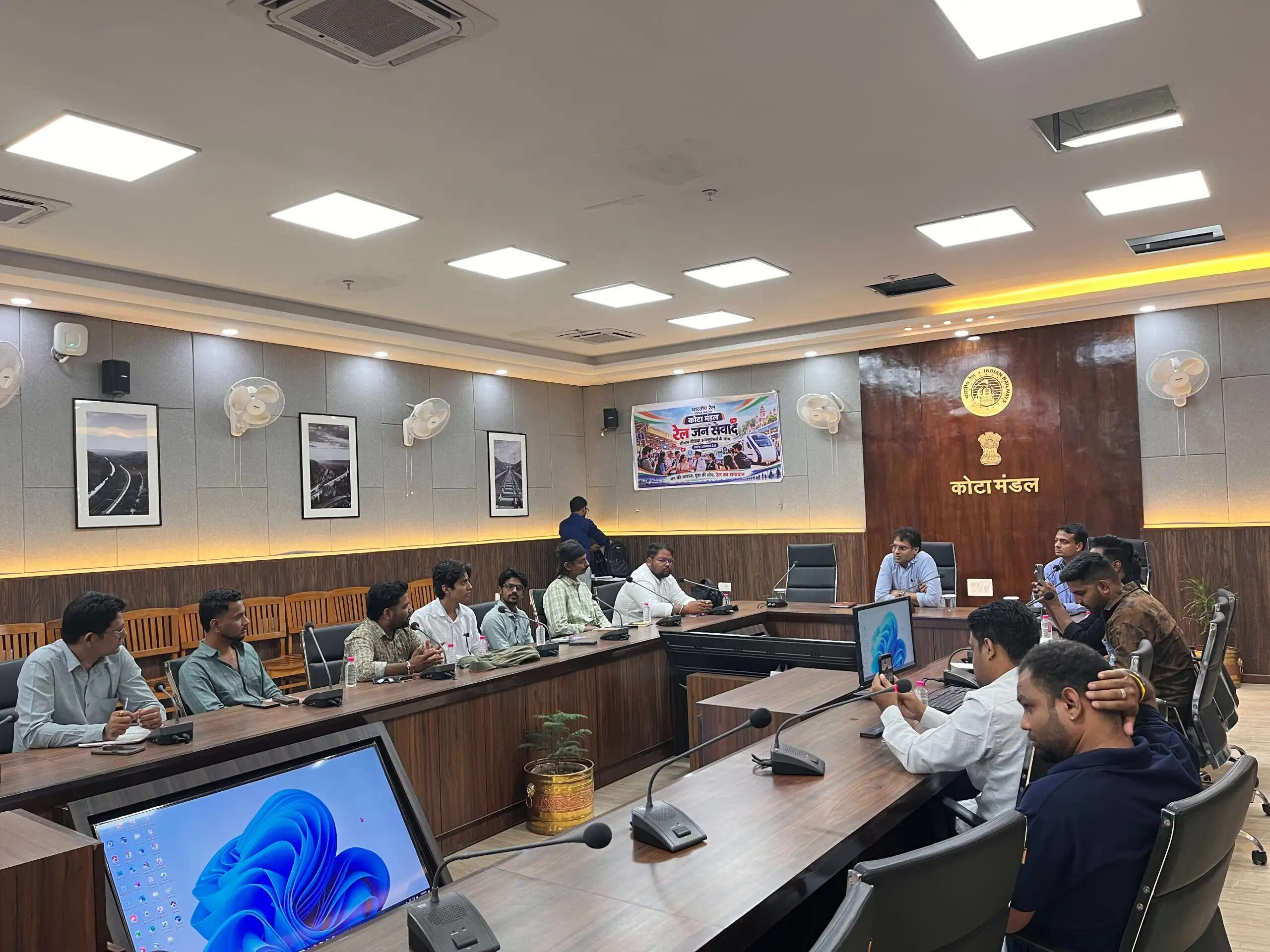 कोटा मंडल में सोशल मीडिया इन्फ्लुएंसर्स एवं युवाओं के साथ रेल जन संवाद आयोजित&nbsp;:&nbsp;डिजिटल क्रिएटर्स ने साझा किए सुझाव