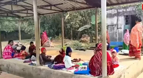 पिंगला में आंगनवाड़ी की बदहाली, खुले में खाना और शौचालय में राशन