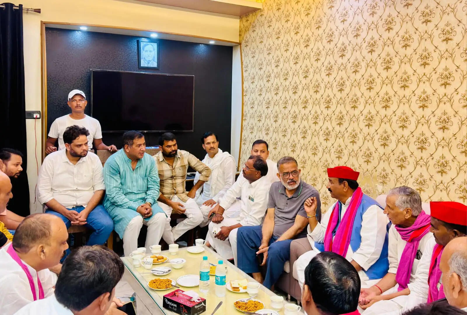 सपा नेता तारिक सईद अज्जू के घर पहुंचे प्रदेश अध्यक्ष श्यामलाल पाल