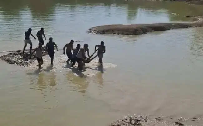 उज्जैनः दोस्तों के साथ नहाने गए दो किशोरों की तालाब में डूबने से मौत
