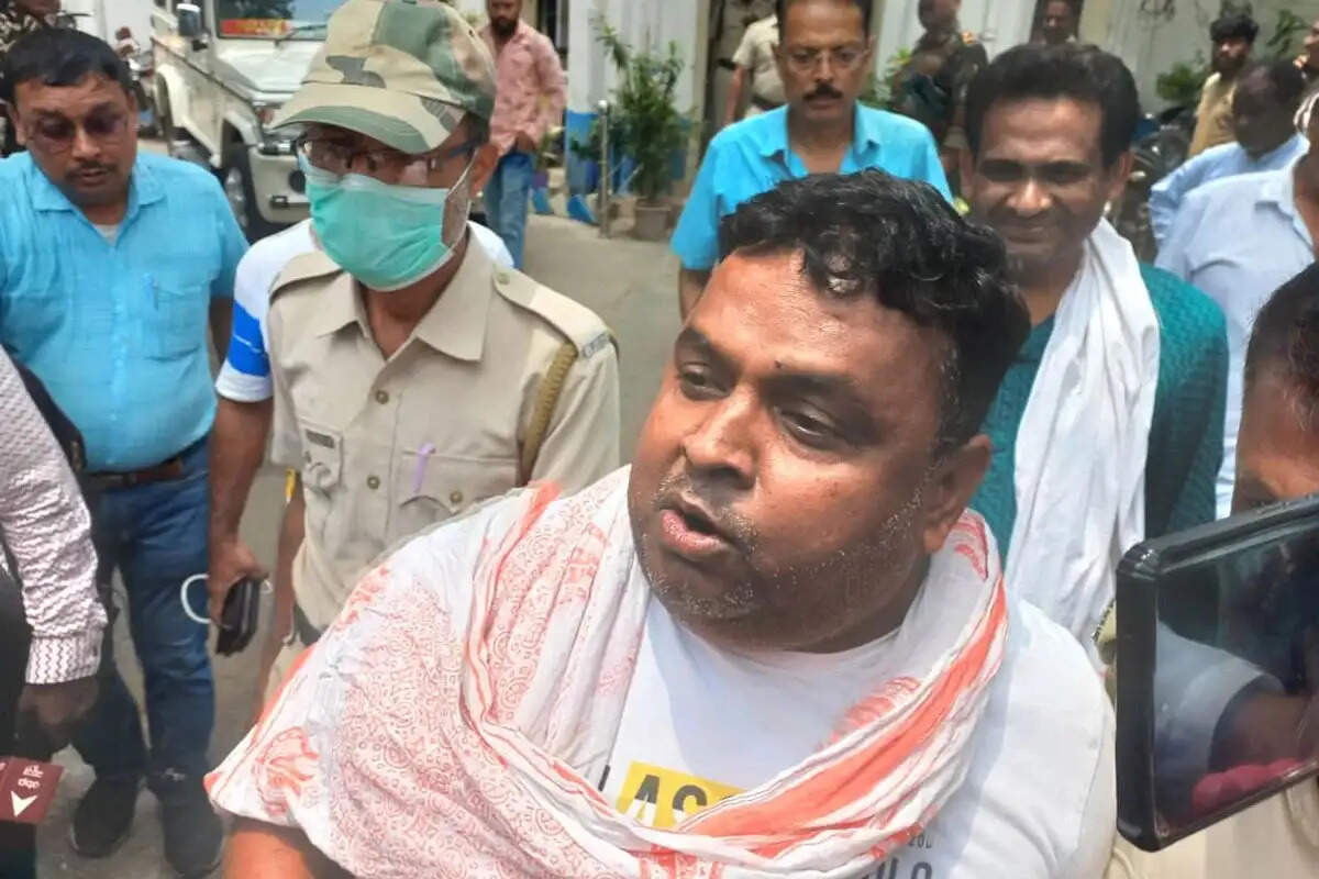 बर्धमान के तृणमूल पार्षद गिरफ्तार, पुलिस के काम में बाधा डालने के आरोप