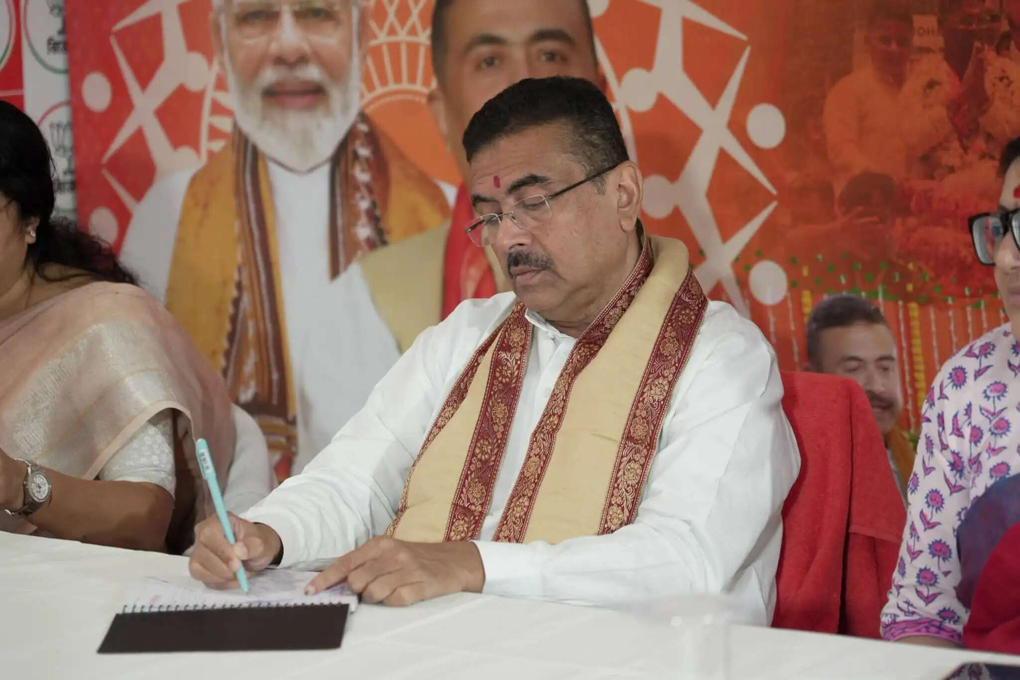 शुभेंदु अधिकारी ने जनता दरबार में सुनीं जन शिकायतें