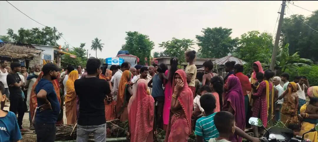 भूमि विवाद में फंसी सड़क, अनंतपुर चौक पर ग्रामीणों ने दो घंटे तक किया चक्काजाम
