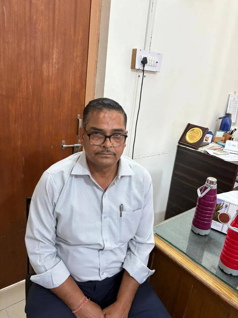 कृषि विस्तार विभाग का संयुक्त निदेशक आठ हजार की रिश्वत लेते गिरफ्तार