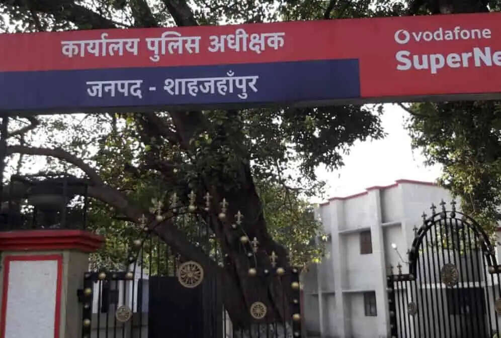 सर्राफ को झूठे मामले में फंसाने की धमकी देकर दो लाख वसूलने के आरोप में चार पुलिसकर्मियों पर केस, दो गिरफ्तार