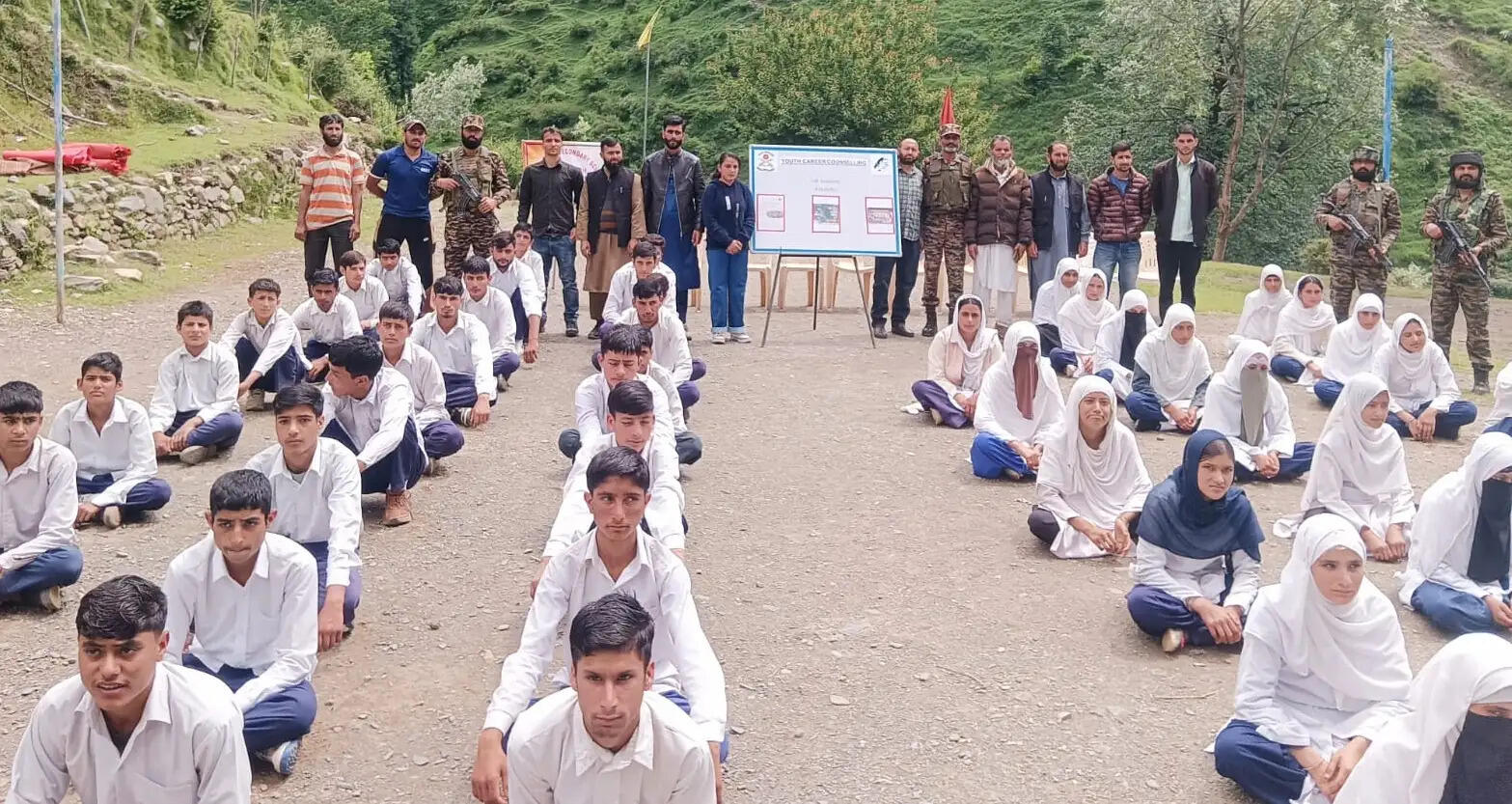 भारतीय सेना ने गुलाबगढ़ में युवा करियर काउंसलिंग कार्यक्रम का किया आयोजन