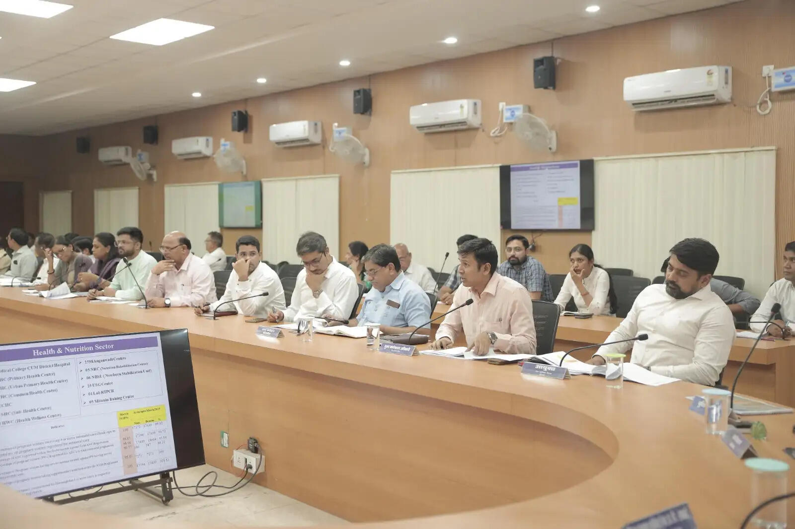 कोरबा को आकांक्षी जिले की श्रेणी से बाहर निकालने की दिशा में कार्य करें अधिकारी- नीरज बंसोड़