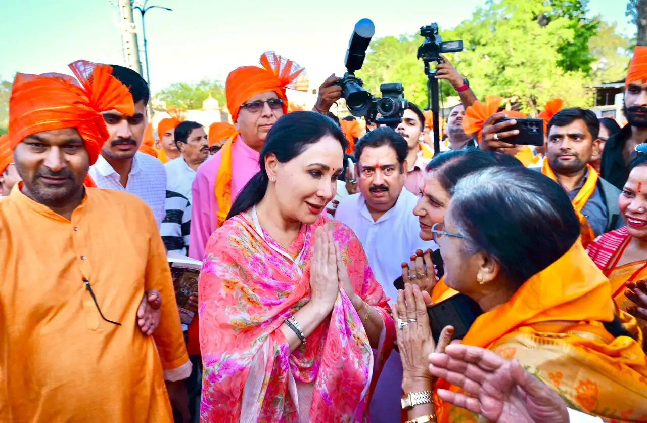 दो दर्जन झांकियों के साथ नगर भ्रमण पर निकले भगवान श्री परशुराम