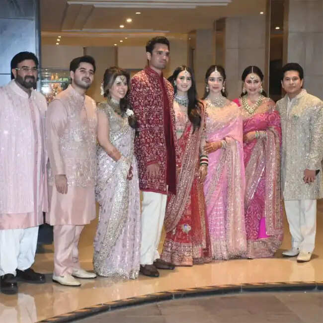 (अपडेट) मशहूर हस्तियों की मौजूदगी में हुई अर्जुन तेंदुलकर और सानिया चंडोक की शादी