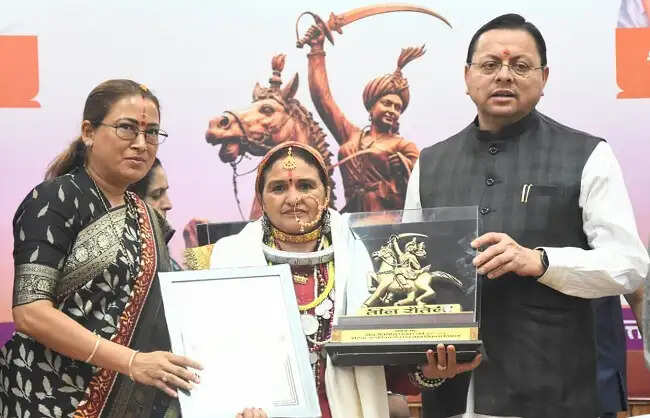13 महिलाओं को तीलू रौतेली और 35 आंगनवाड़ी कार्यकत्रियों को मिला राज्य स्तरीय सम्मान,बढ़ेगी पुरस्कार राशि