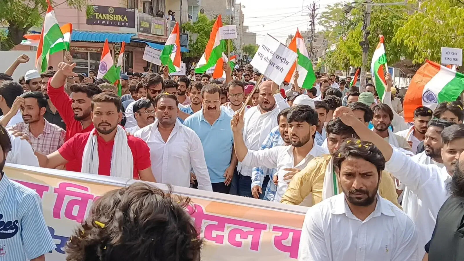 गौ माता को राष्ट्रीय पशु बनाने की मांग को लेकर मुस्लिम समाज की विशाल पदयात्रा