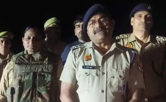 महिला मित्र व उसके बेटे का हत्यारोपित पुलिस मुठभेड़ में घायल