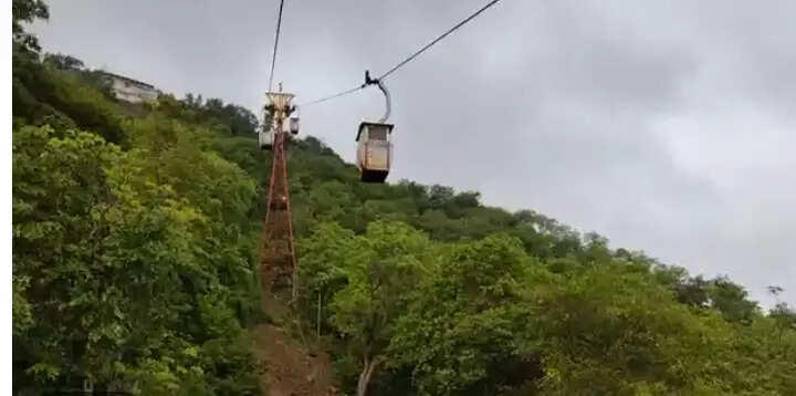 मैहर में शारदीय नवरात्रि में मां शारदा के दर्शन को आने वाले श्रद्धालुओं को चढ़नी होंगी 1063 सीढ़ियां