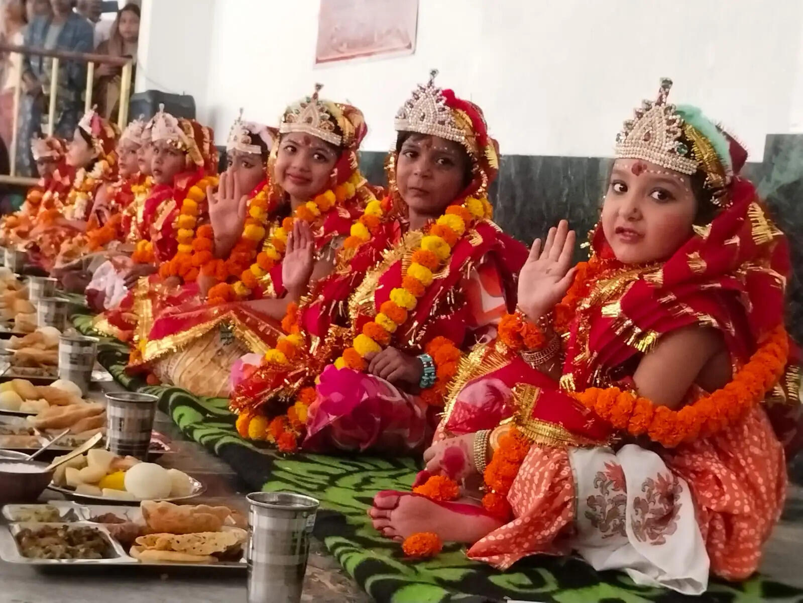 वाराणसी : सिद्धपीठ बाबा कीनाराम स्थल में विधि-विधान से हुआ कन्या व भैरव पूजन