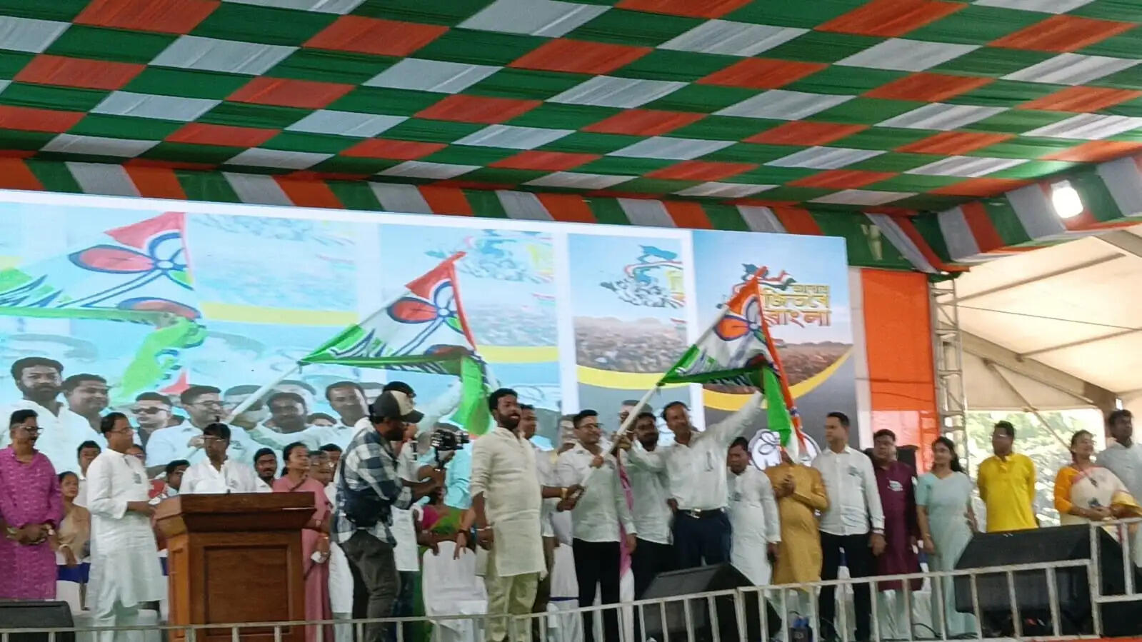 अभिषेक बनर्जी की मौजूदगी में सुरेश साव तृणमूल में शामिल, भाजपा ने कहा—‘आपदा से छुटकारा’