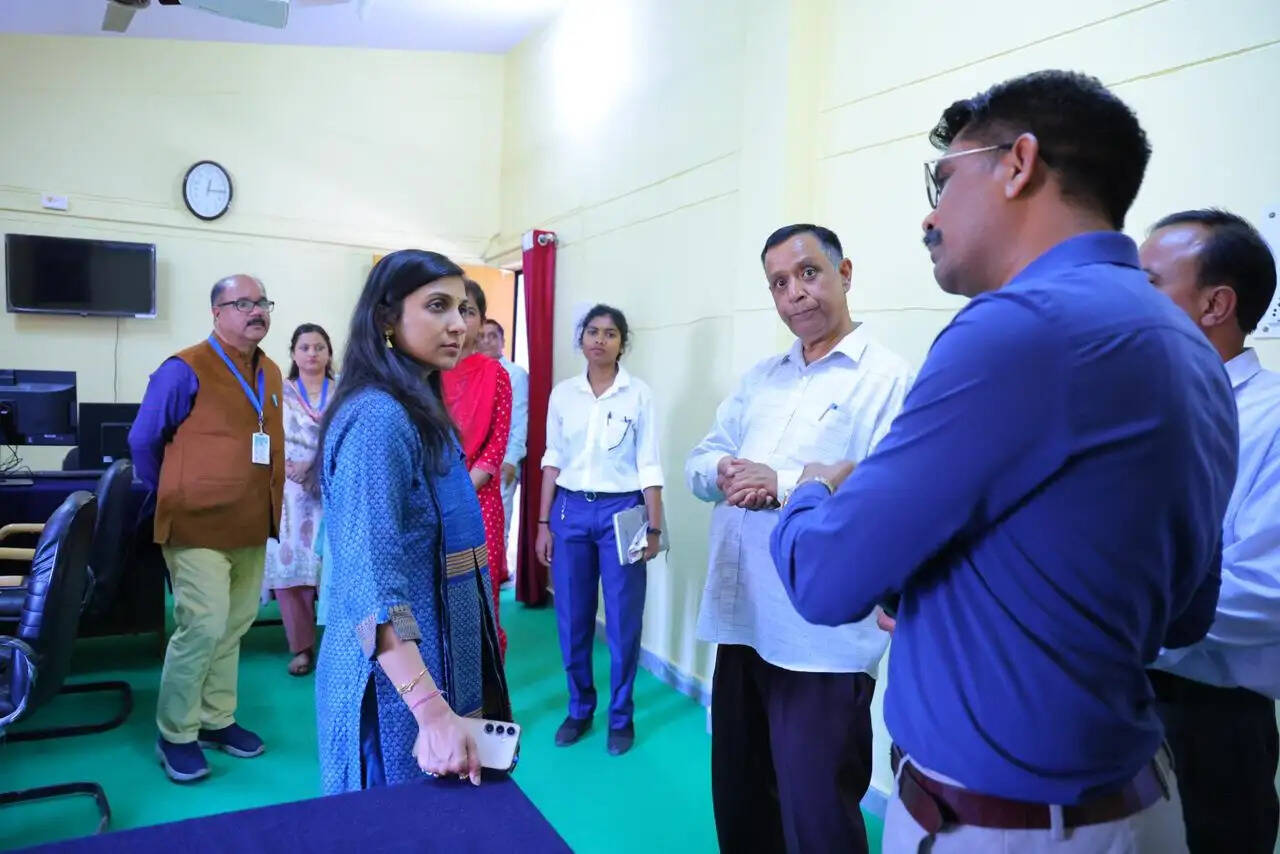 किशोर संप्रेषण गृह का जिलाधिकारी ने किया निरीक्षण