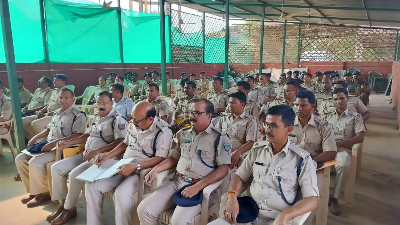 पुलिस अधीक्षक की अध्यक्षता में पुलिस सभा, कर्मियों की समस्याओं पर हुआ संवाद