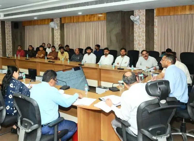 लोक निर्माण विभाग के सचिव ने जेलों में निर्माणाधीन कार्यों की प्रगति की समीक्षा की