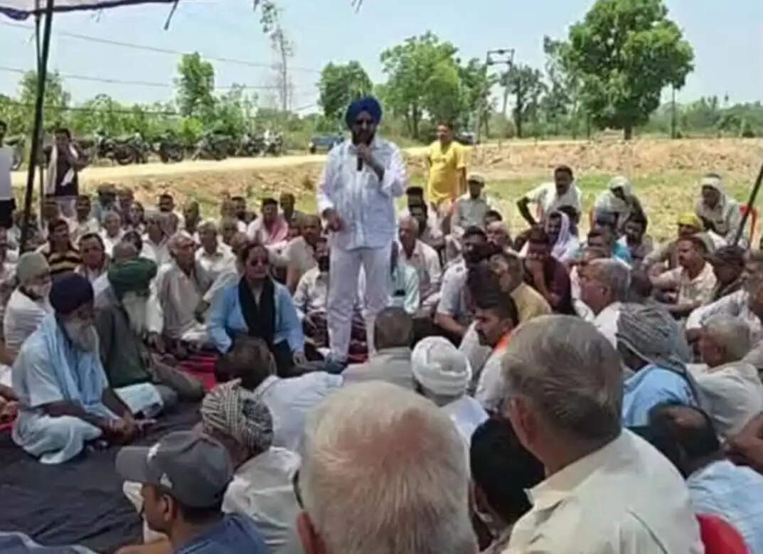 सीमा किसानों का प्रदर्शन, मुआवजा और मालिकाना हक जारी करने की मांग