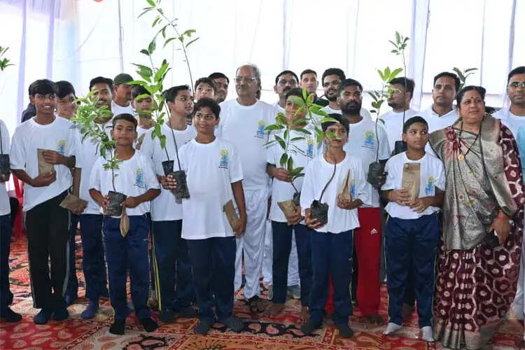 अंतर्राष्ट्रीय योग दिवस : योग शारीरिक और मानसिक स्वास्थ्य का सशक्त माध्यम : सांसद बृजमोहन अग्रवाल