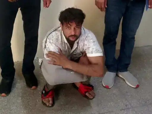 पलवल : एसटीएफ ने दबोचा इनामी बदमाश, हेरोइन व विदेशी पिस्टल बरामद