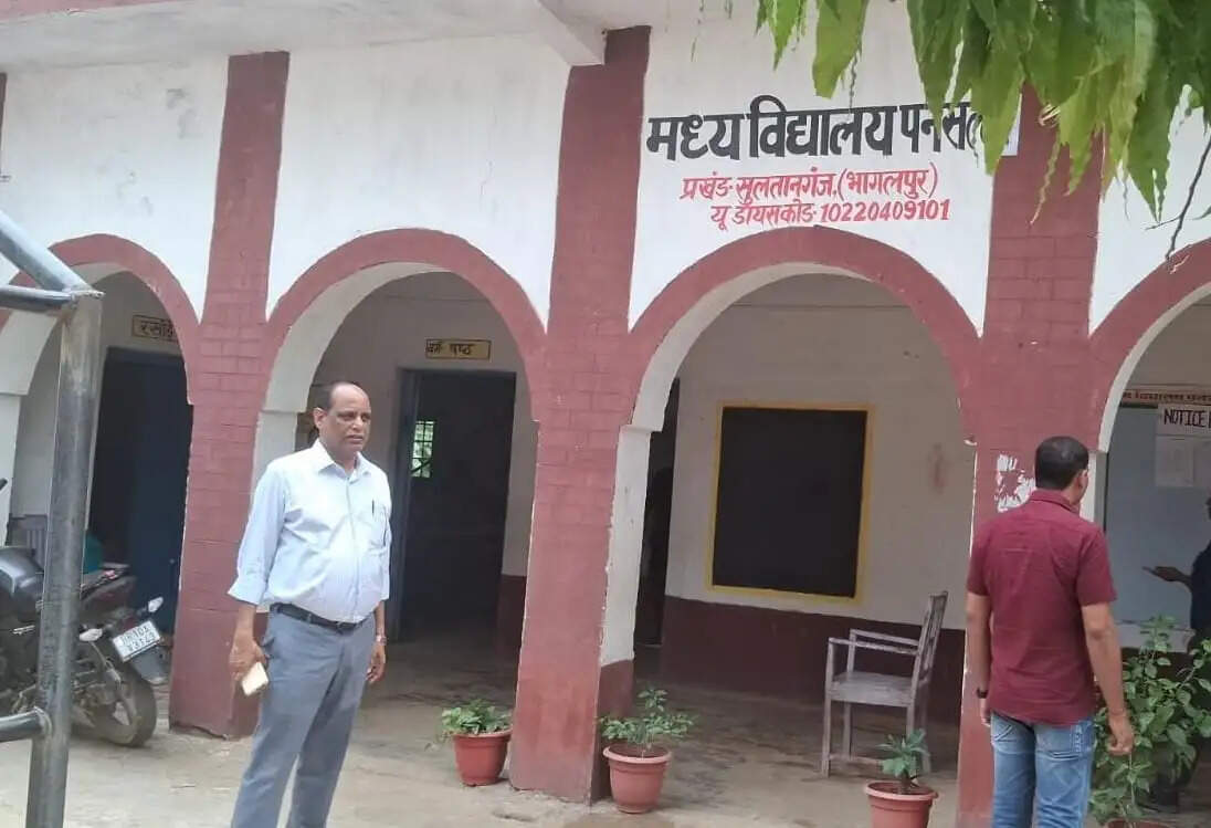 श्रावणी मेला को लेकर जिला शिक्षा पदाधिकारी ने किया स्थल निरीक्षण