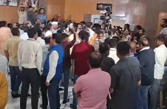 मप्र से कांग्रेस की राज्यसभा उम्मीदवार मीनाक्षी नटराजन का नामांकन निरस्त, तेलंगाना में दर्ज केस छिपाने का आरोप