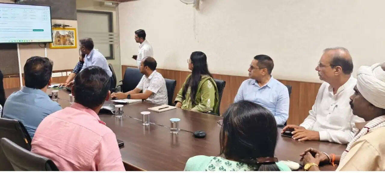 छत्तीसगढ़ में तेन्दूपत्ता संग्राहक परिवारों के लिए राजमोहिनी देवी योजना के तहत 169 परिवारों को 2.42 करोड़ जारी