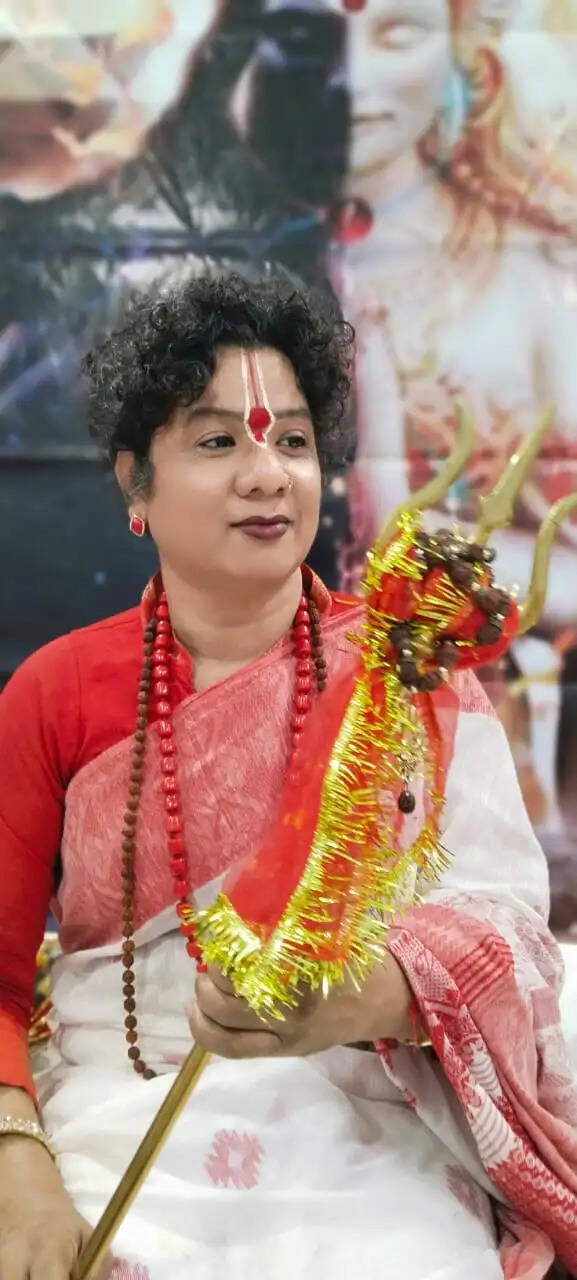 किन्नर महामंडलेश्वर संजना सिंह ने फूंका चुनावी बिगुल, बोलीं- 'मां पीतांबरा ने मुझे दतिया के लिए चुना'