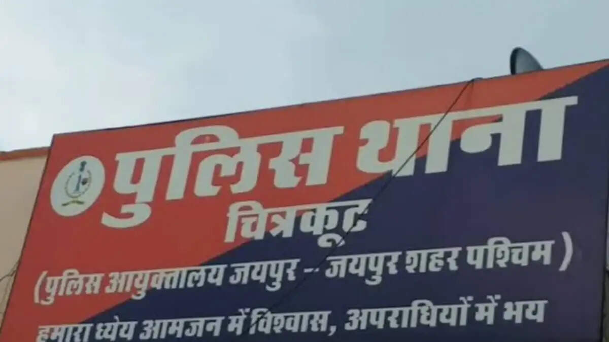 स्कूल संचालक ने मॉल की सातवीं मंजिल से छलांग लगाकर दी जान