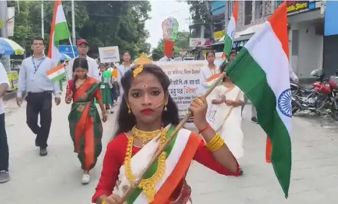 स्कूल के छात्र-छात्राओं&nbsp;ने निकाली भव्य तिरंगा यात्रा