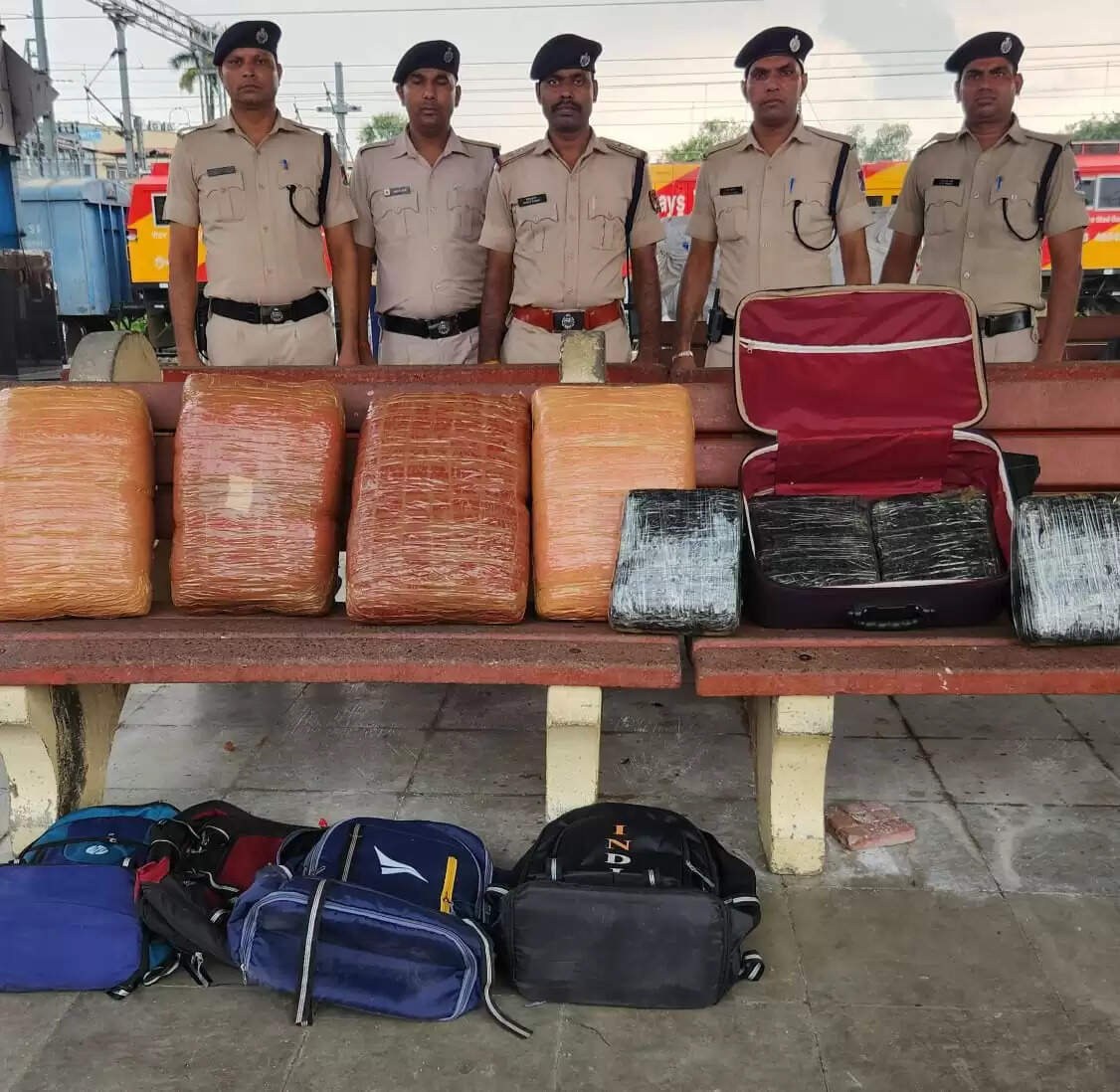 रेलवे सुरक्षा बल की कार्रवाई में 51 किलो गांजा बरामद