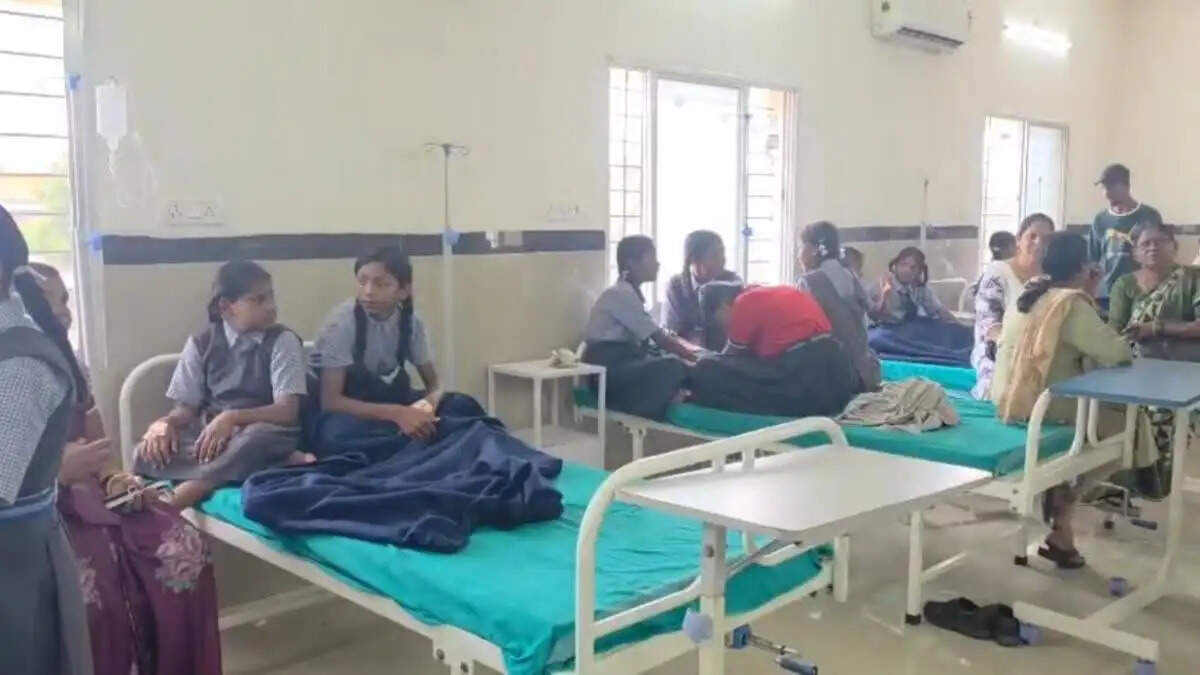 बेमेतरा के स्वामी आत्मानंद उत्कृष्ट हिंदी माध्यम कन्या शाला में मिड-डे मील लेने के बाद 26 छात्राओं के पेट में दर्द ,उपचार जारी