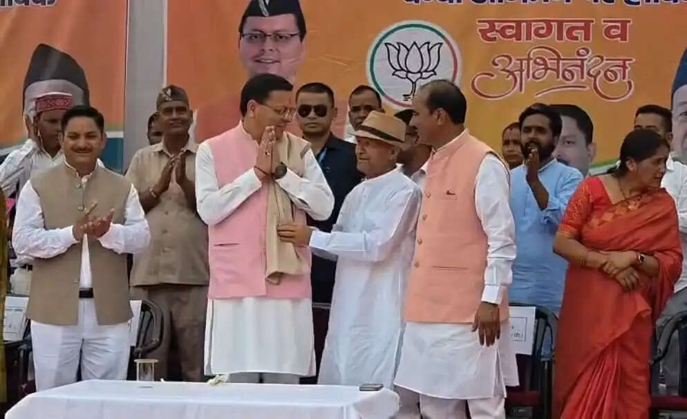 अल्मोड़ा दौरे पर धामी का विकास मंत्र, क्षेत्रीय मांगों पर कई महत्वपूर्ण घोषणाएं