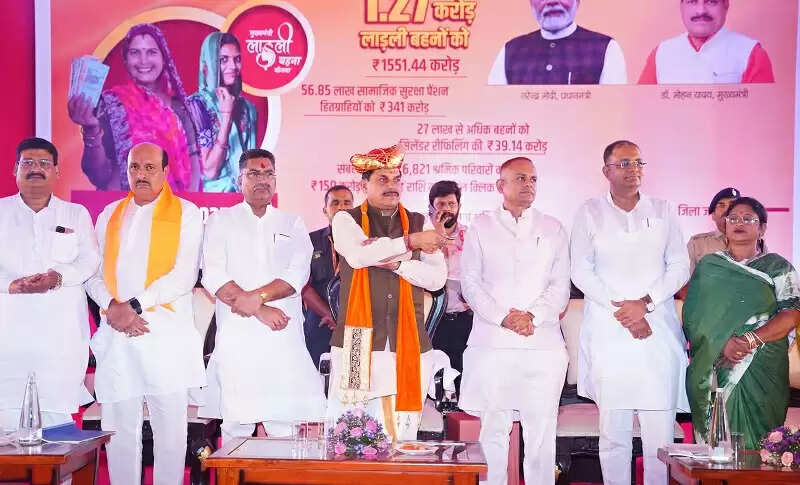लाडली बहनों और माताओं को आत्मनिर्भर और सशक्त बनाना हमारा लक्ष्य : मुख्यमंत्री डॉ यादव