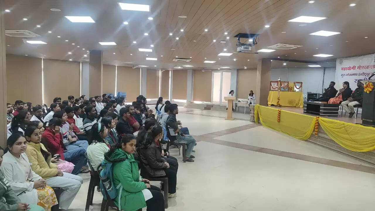 नशामुक्ति और स्वास्थ्य जागरूकता के साथ रासेयो ने दिया जनसेवा का संदेश