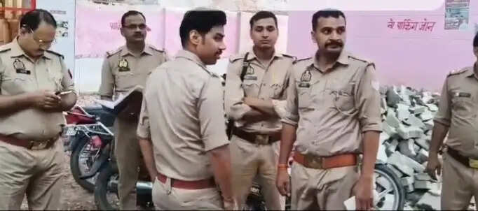 एटा : ग्राम प्रधान ने जमीनी रंजिश के चलते महिला को मारी गोली