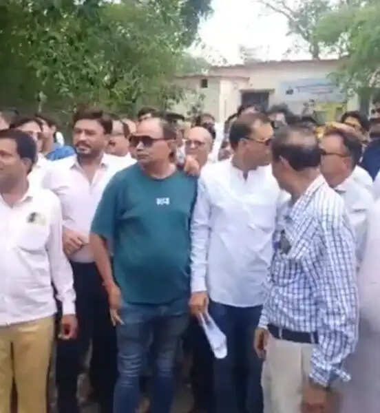 झाबुआ: तेरह दुकानों के मामले ने तूल पकड़ा; व्यापारी संघ के आव्हान पर रहा नगर बंद
