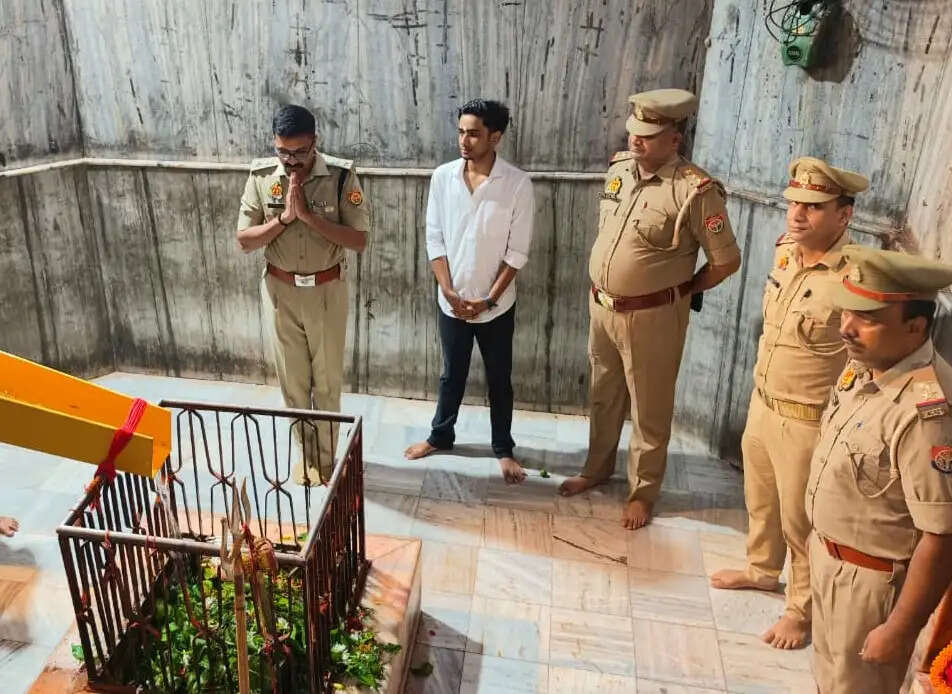 देवरिया : सावन के पहले सोमवार पर शिवालयों में उमड़ा आस्था का सैलाब, श्रद्धालु कर रहें जलाभिषेक