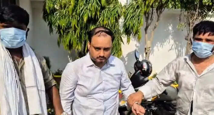 एंटी करप्शन टीम ने सीएससी व आधार सेवा केंद्र के डिस्ट्रिक्ट मैनेजर को 10 हजार की रिश्वत लेते रंगे हाथ दबोचा