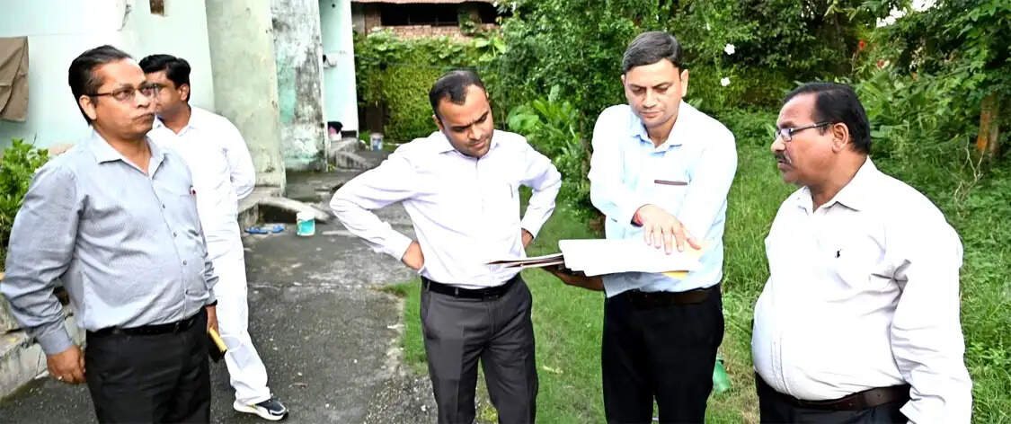 आरटीई मामलों में देरी बर्दाश्त नहीं, पारदर्शिता और संवेदनशीलता से हो कार्रवाई: डीएम