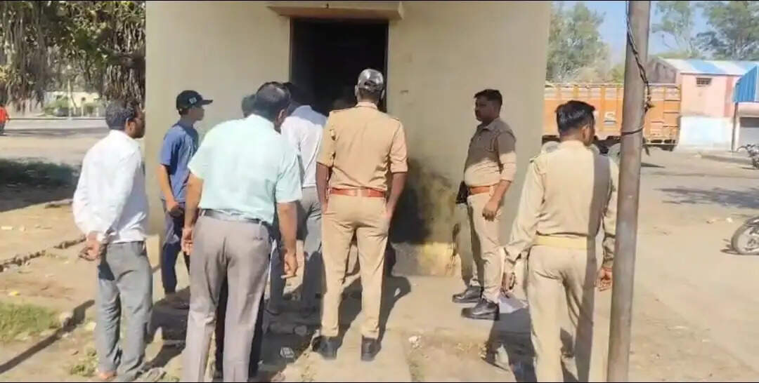 गल्ला मंडी में कैंटीन और व्यापारी की दुकान में चोरी, नकदी व सामान बटोर ले गए चोर