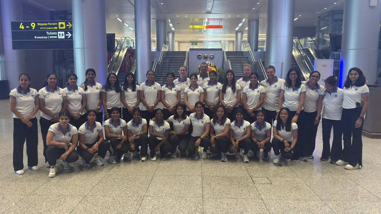 एफआईएच वर्ल्ड कप : क्वालीफायर के लिए भारत और स्कॉटलैंड की महिला हॉकी टीमें हैदराबाद पहुंचीं