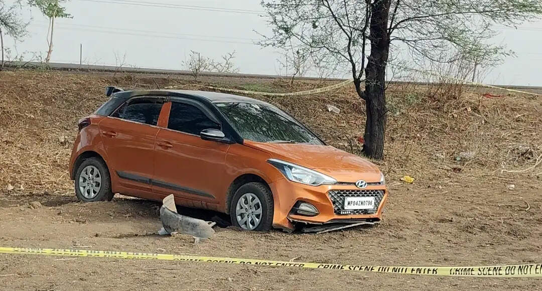 (अपडेट) अशोकनगरः सडक़ किनारे खड़ी कार में मिले प्रेमी जोड़े के रक्तरंजित शव