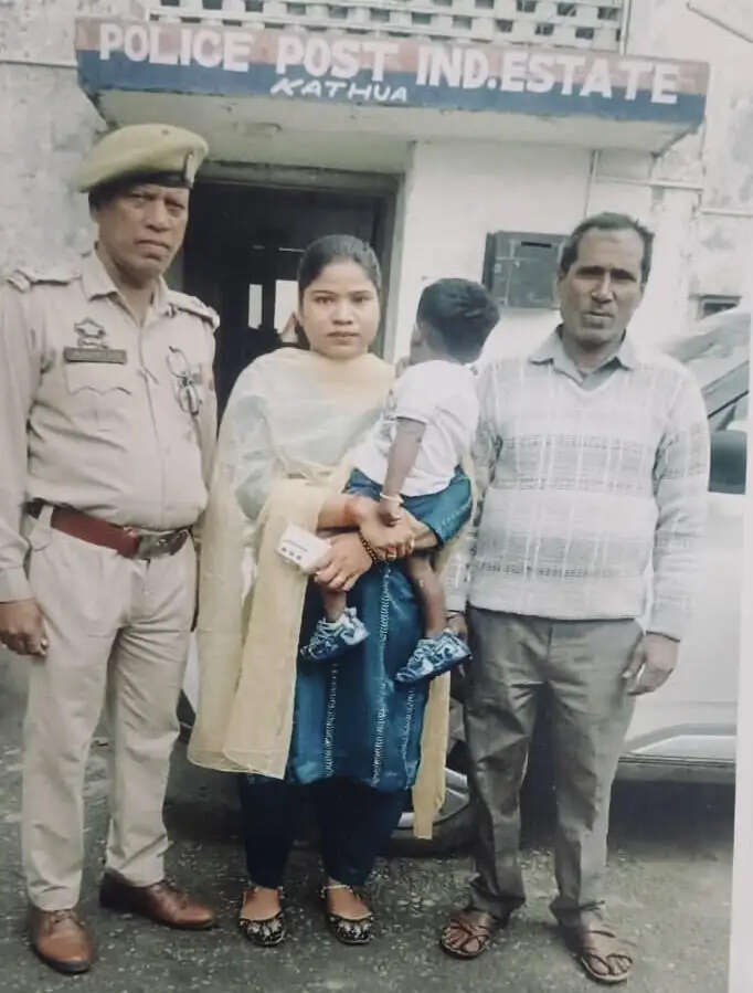 कठुआ पुलिस ने 5 साल से लापता महिला को ढूंढकर परिवार से मिलाया