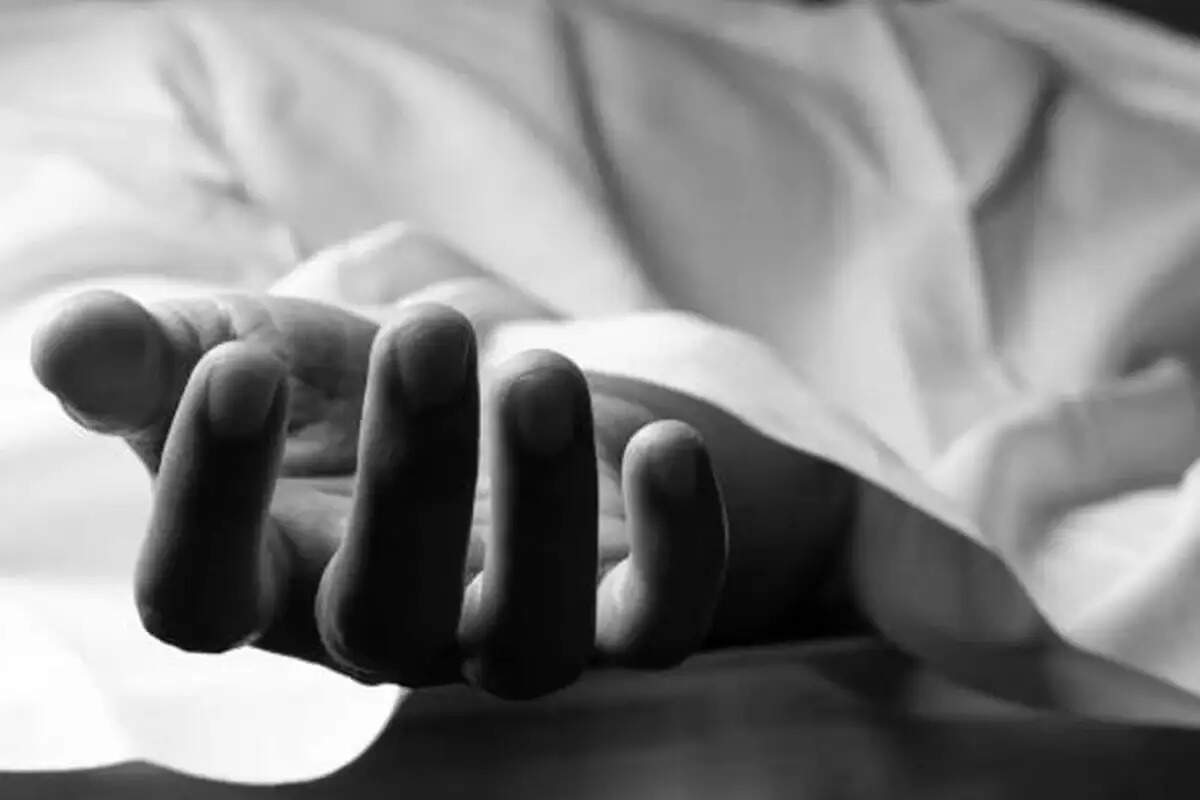 धूपगुड़ी में बेटे ने की पिता की पीट-पीटकर हत्या, एक घायल